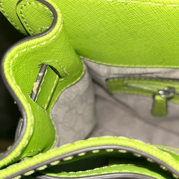 GREEN MICHAEL KORS PURSE GENTLY USED WITH SILVER CHAIN, KEY AND LOCK - Picture 14 of 14